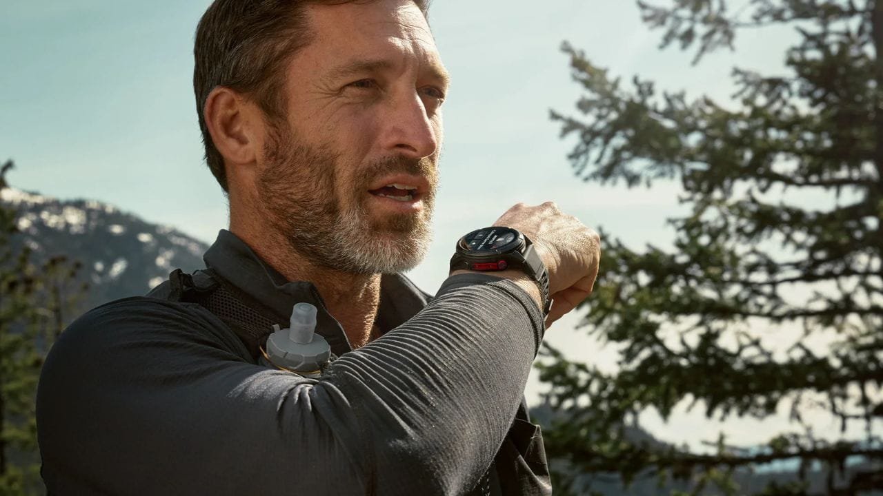 An infographic displaying the key specifications and features of the Garmin Fenix 8 MicroLED.